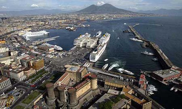 Msc Punta Su Napoli Poesia E Fantasia Faranno Scali Per Tutta L Estate Travelnostop