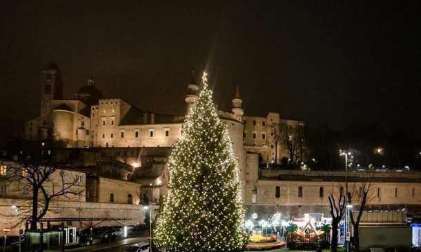 Immagini Curiose Di Natale.Tanti Eventi Nelle Marche Per Il Natale Che Non Ti Aspetti Travelnostop