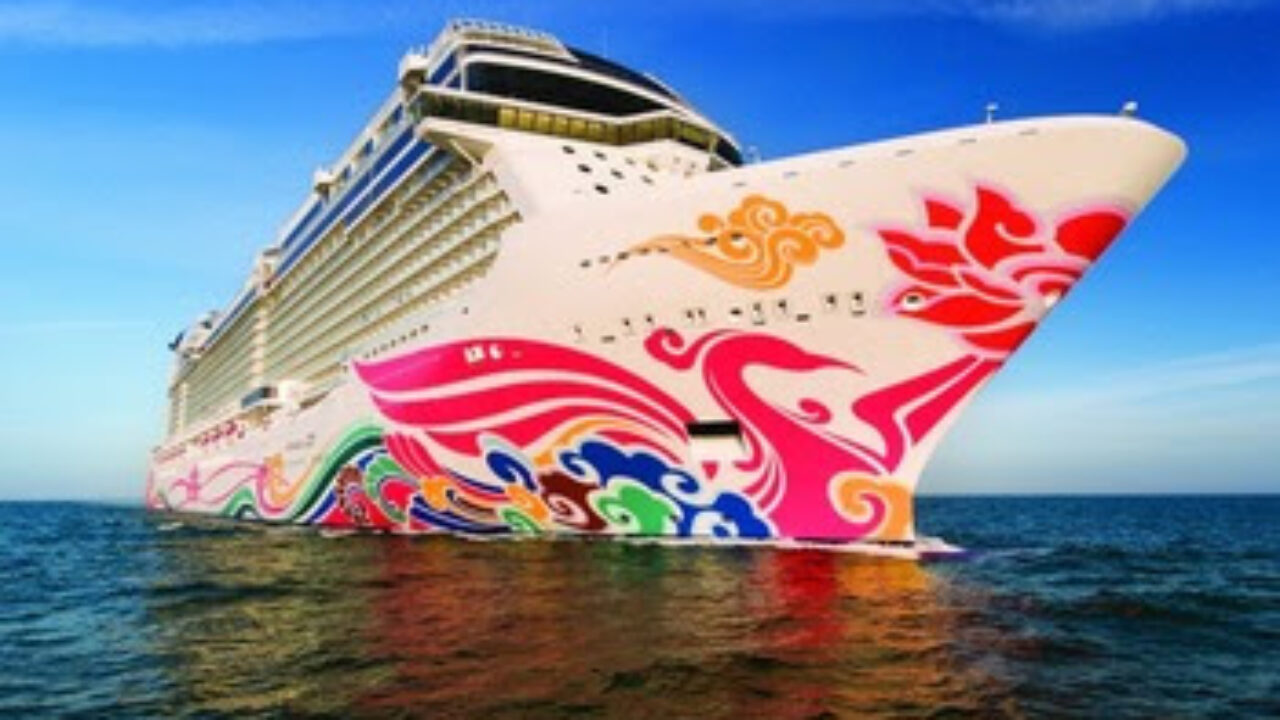 Carnevale A Colori Con Gli Scafi D Autore Delle Navi Norwegian Cruise Line Travelnostop