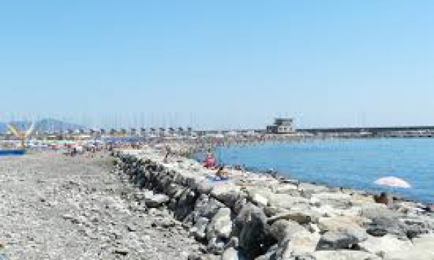 Nonni E Nipote Cacciati Da Spiaggia A Chiavari Presenza Su