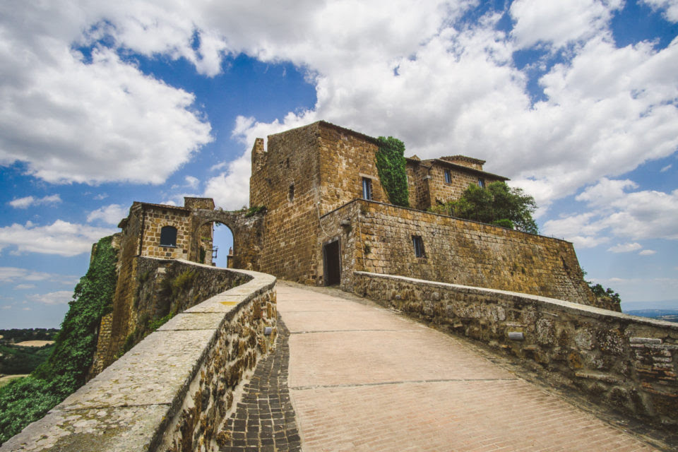 Celleno I tour virtuali del borgo fantasma di Celleno attirano turisti da tutto ...