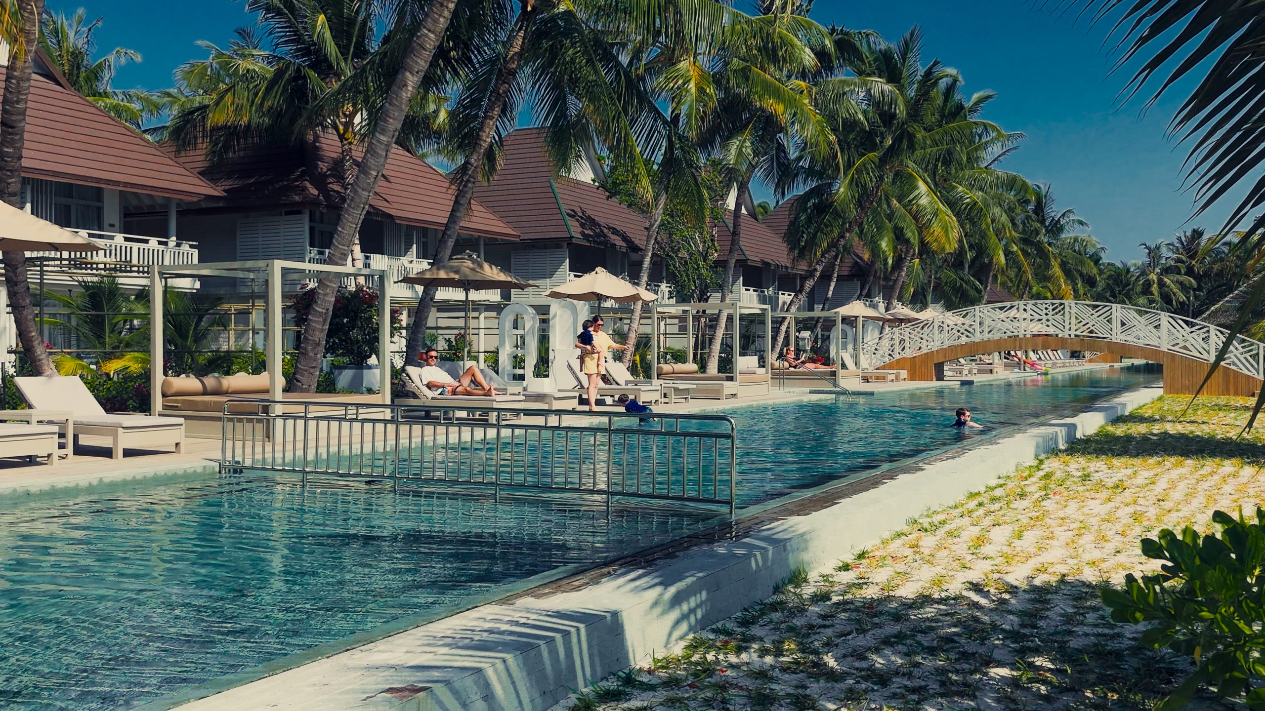 Maldive, piscina da record e nuovi Beach Pavilions al Sun Siyam ...